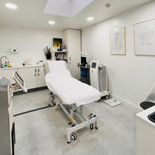 Load image into Gallery viewer, Esthé Clinic