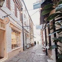 Load image into Gallery viewer, Big Mum's Samosas
